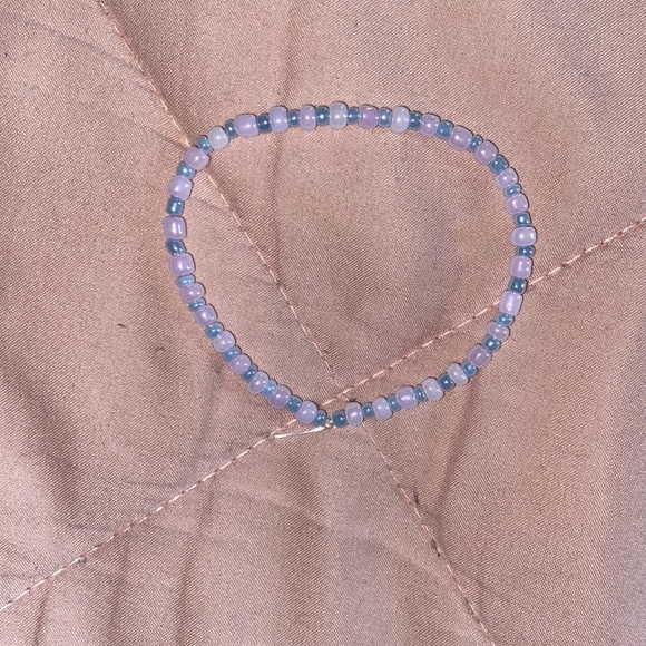very light pink and light purple bracelet - Picture 2 of 2